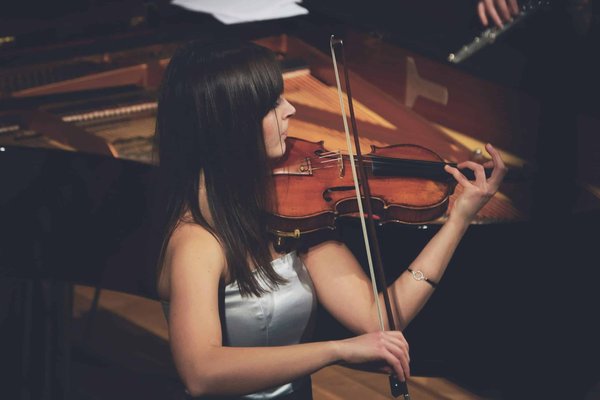 Comment la pratique du violon peut-elle influencer la coordination et la santé mentale ?