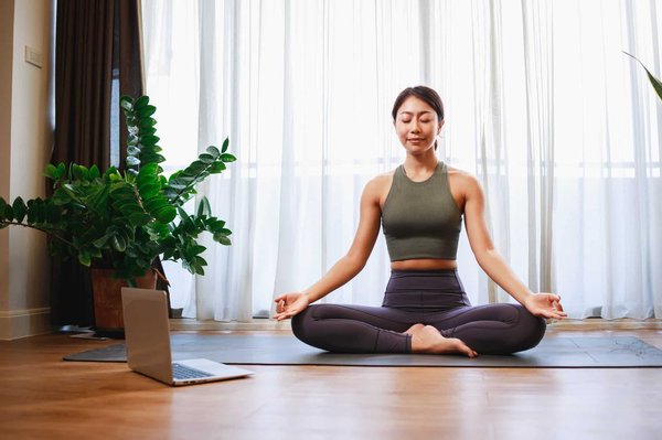 Accessoires de yoga : le point sur la bande élastique de musculation